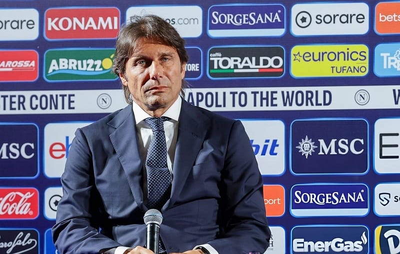 HLV Conte chưa hài lòng với lực lượng hiện tại của Napoli.