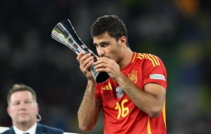 Rodri đã nhận danh hiệu Cầu thủ xuất sắc nhất Euro 2024.