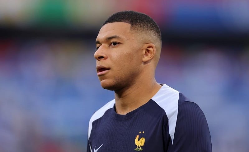 Kylian Mbappe sắp ra mắt Real Madrid.