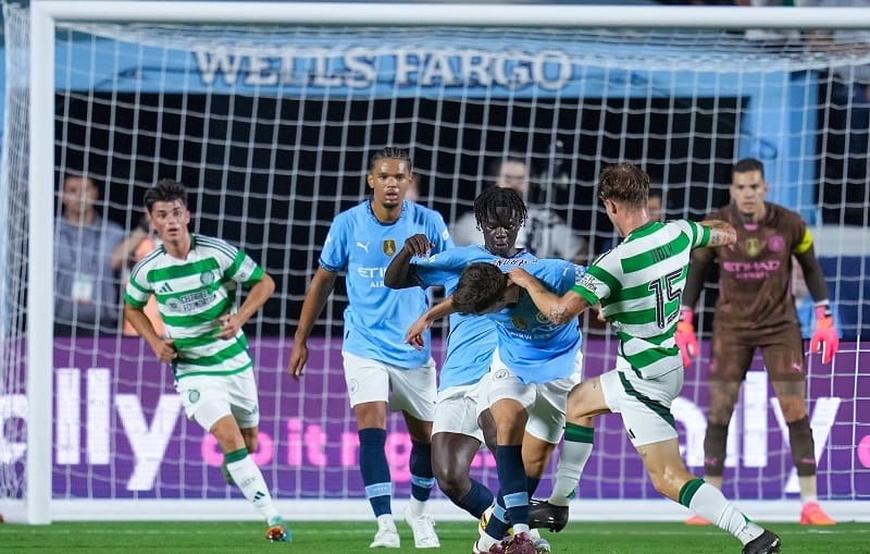 Man City bộc lộ nhiều vấn đề ở khâu phòng ngự trong trận gặp Celtic.