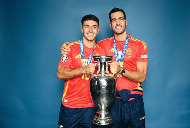 Arsenal muốn có cả Mikel Merino và Martin Zubimendi.