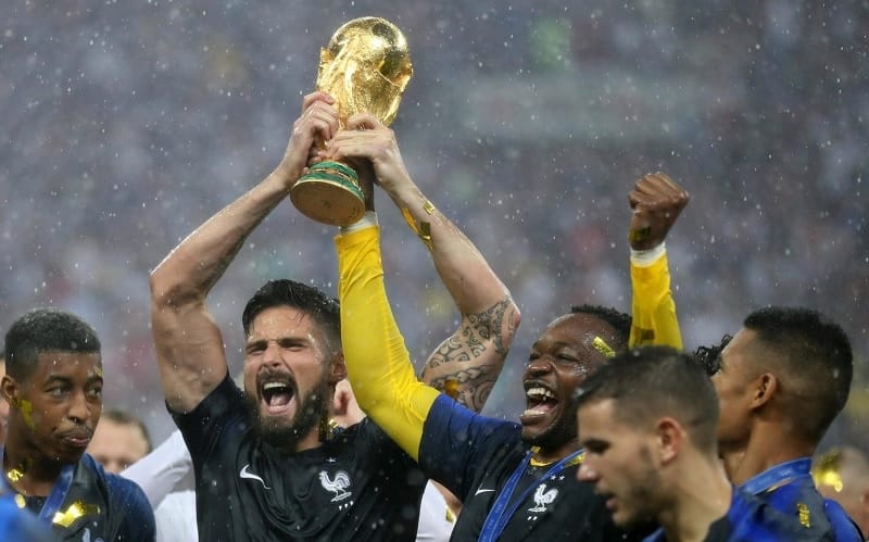 Giroud giã từ ĐT Pháp