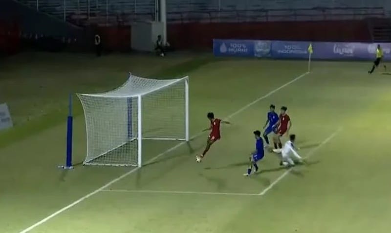 U19 Singapore đã gây khó cho đối thủ.