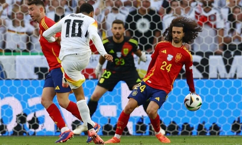 Tình huống Marc Cucurella để bóng chạm tay.