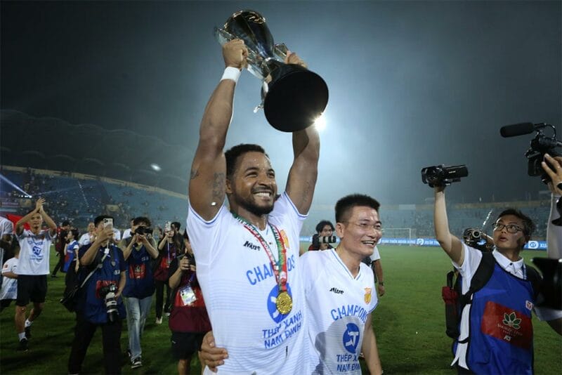 Rafaelson là Cầu thủ xuất sắc nhất V-League 2023/24.