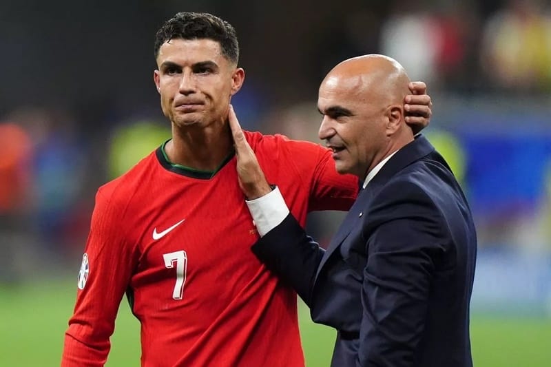 Martinez bị chỉ trích vì quá tin Ronaldo.