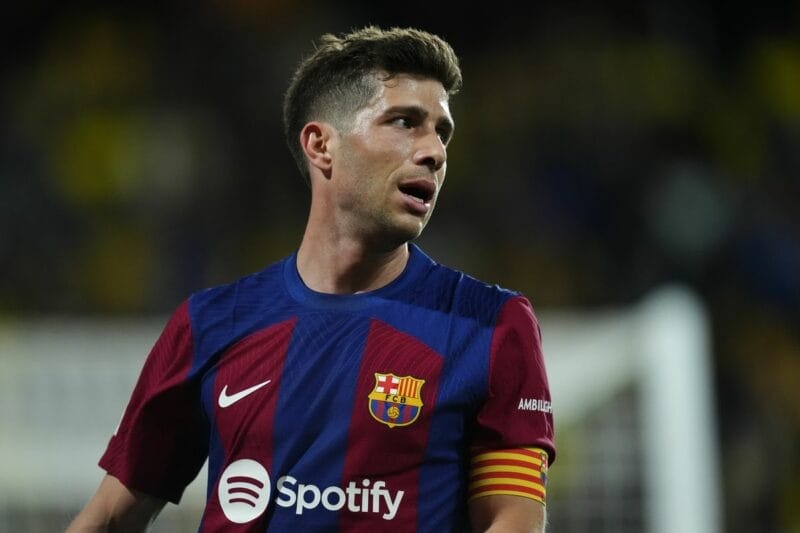 Sergi Roberto cho thời hạn để Barca quyết định tương lai với anh (Ảnh: Getty).
