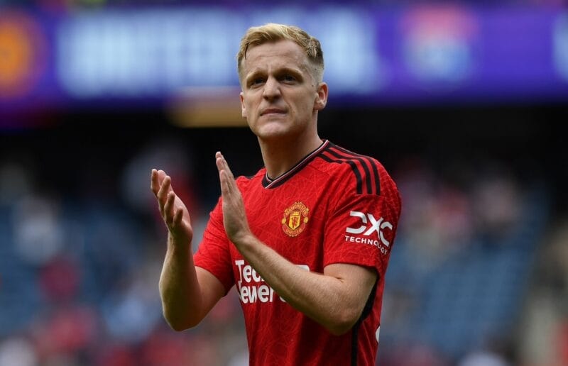 Donny van de Beek chia tay Man United.