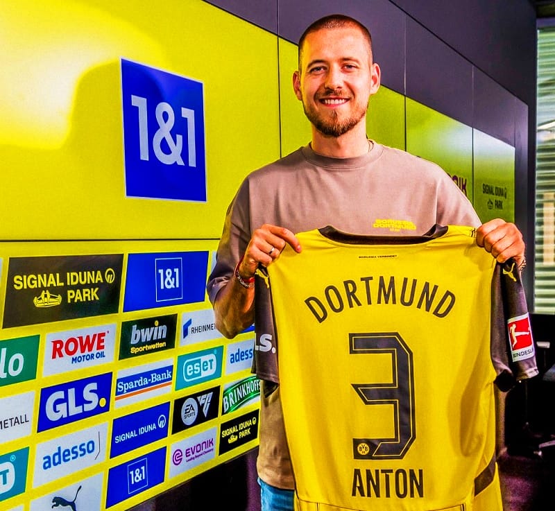 Anton khoác áo số 3 tại Dortmund