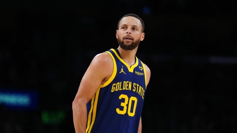 Stephen Curry ký hợp đồng kỷ lục