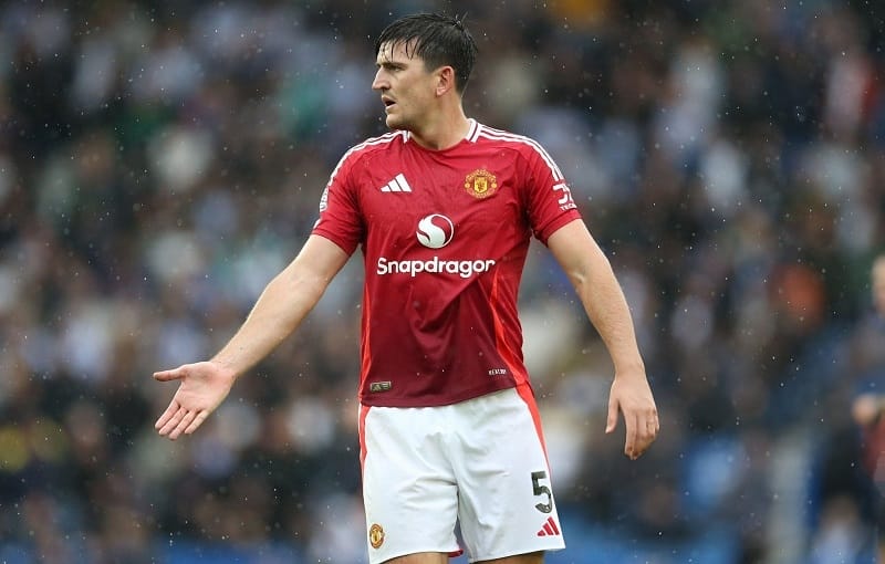 Harry Maguire bất ngờ phải rời sân sớm.