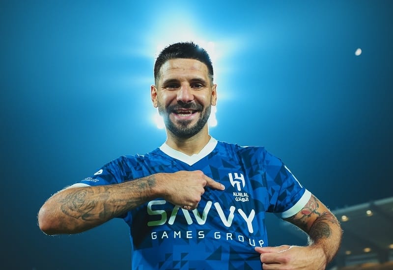 Mitrovic lên tiếng đúng lúc để gỡ hòa cho Al Hilal.