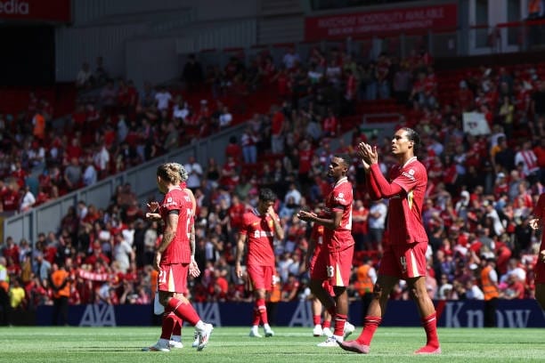 Liverpool im lặng trên TTCN: Chớ vội cười The Kop