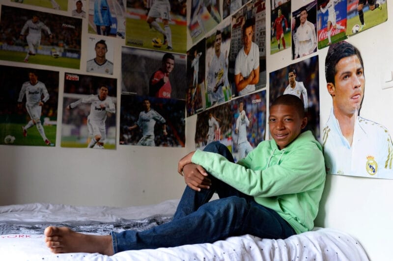 Mbappe là một fan cứng của Ronaldo và CLB Real Madrid.