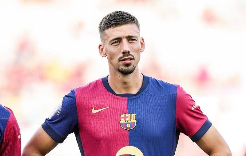 Lenglet hiện không còn chỗ đứng tại Barcelona.