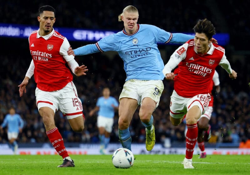 Arsenal đặt mục tiêu đánh bại Man City, để vô địch Ngoại hạng Anh.