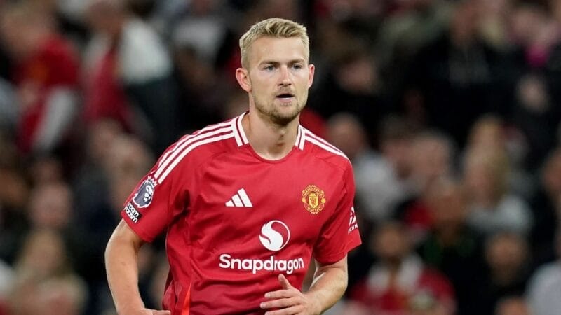 Bayern Munich bị chỉ trích vì bán De Ligt cho Man United