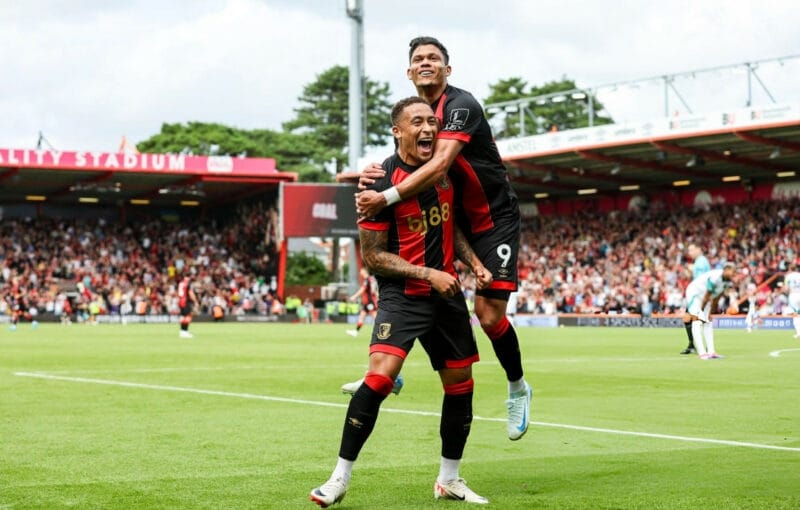 Marcus Tavernier mở tỉ số cho Bournemouth.