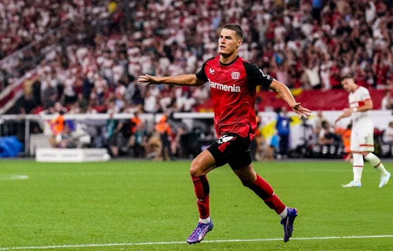 Patrick Schick giải cứu Bayer Leverkusen.