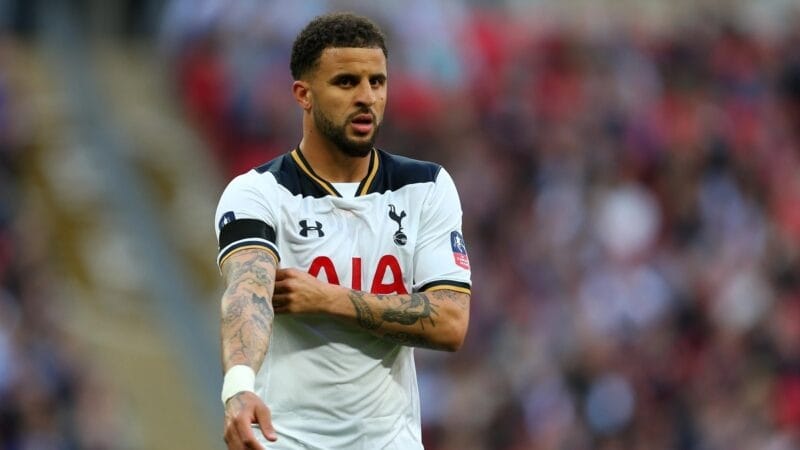 Kyle Walker đã được Chelsea liên hệ trước khi gia nhập Man City từ Tottenham