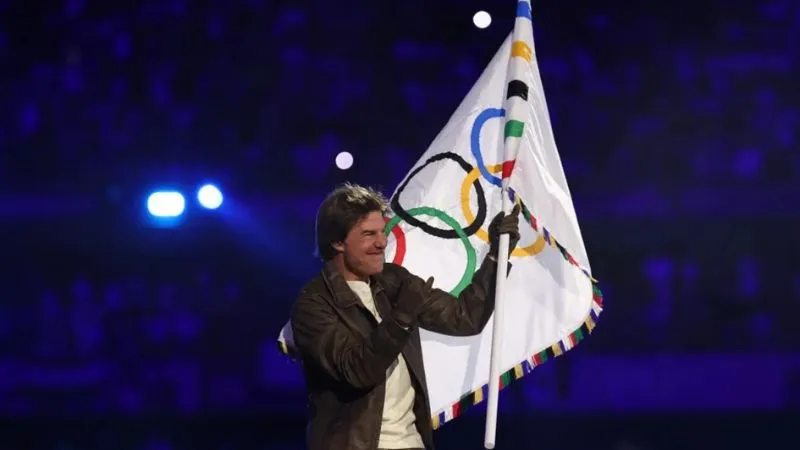 Lễ bế mạc Olympic 2024 bị chỉ trích, Tom Cruise là điểm sáng duy nhất