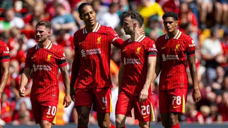 Liverpool cần có 1 tiền vệ phòng ngự và 1 trung vệ mới