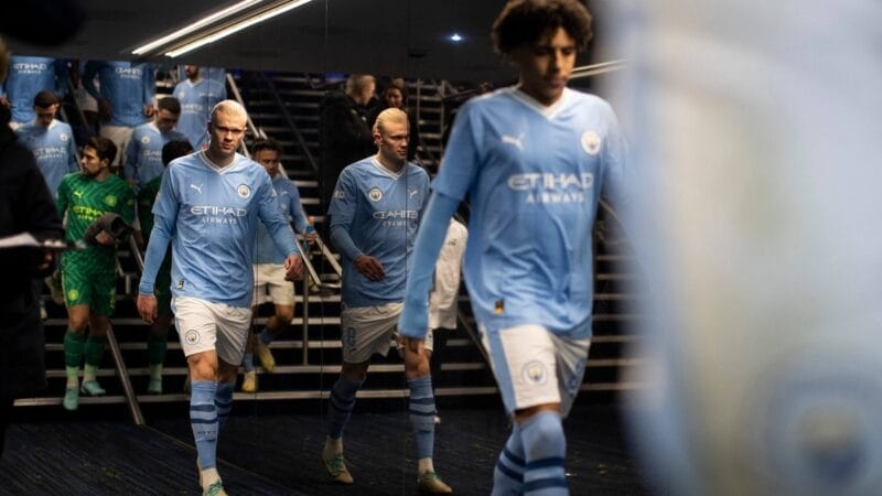 Man City rất hay chậm trễ so với thời gian quy định của Premier League