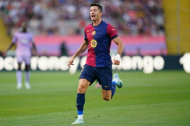 Lewandowski mang về 3 điểm cho Barca (Ảnh: Getty).