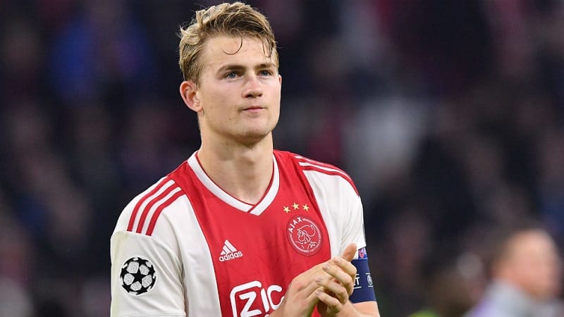 De Ligt nổi tiếng trong màu áo Ajax