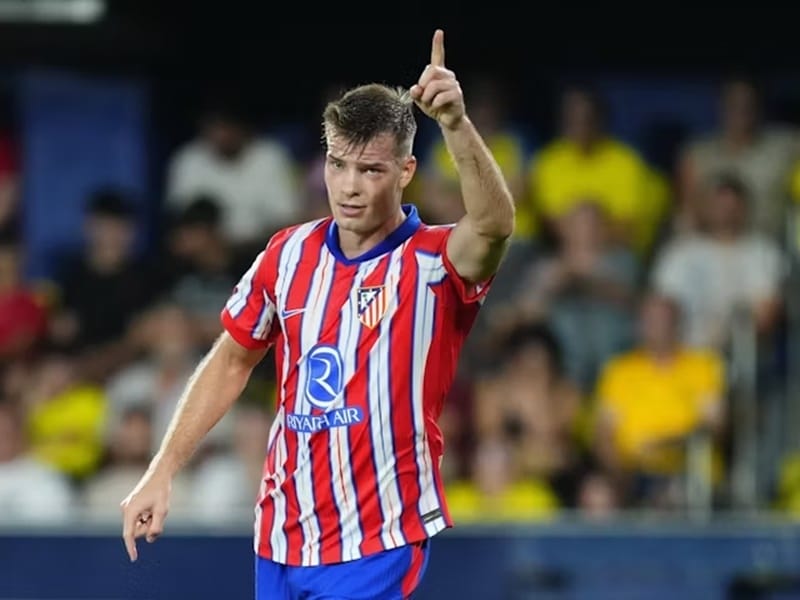 Sorloth thông nòng trong màu áo Atletico.