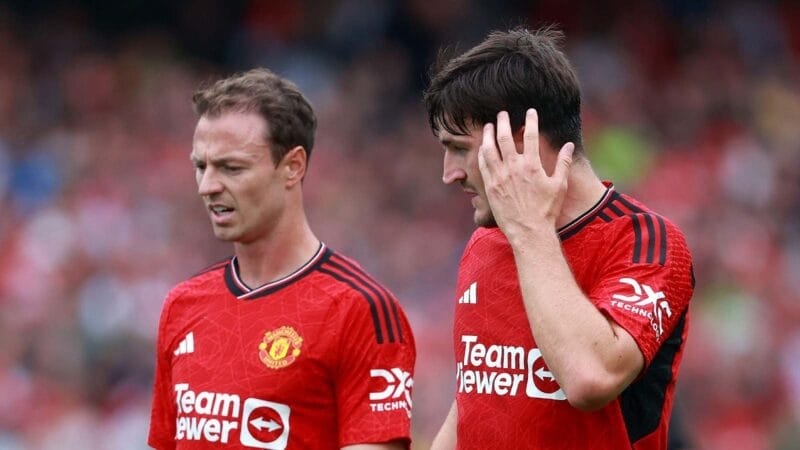 Man United vẫn còn Harry Maguire và Jonny Evans trong đội hình