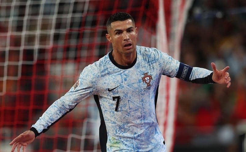 Ronaldo chinh phục cột mốc 900 bàn thắng.