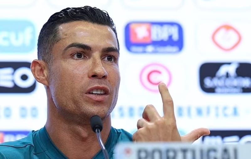 Ronaldo vẫn còn muốn thi đấu ở ĐTQG.