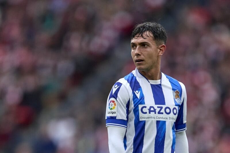 Zubimendi ở lại vì tình yêu với Real Sociedad