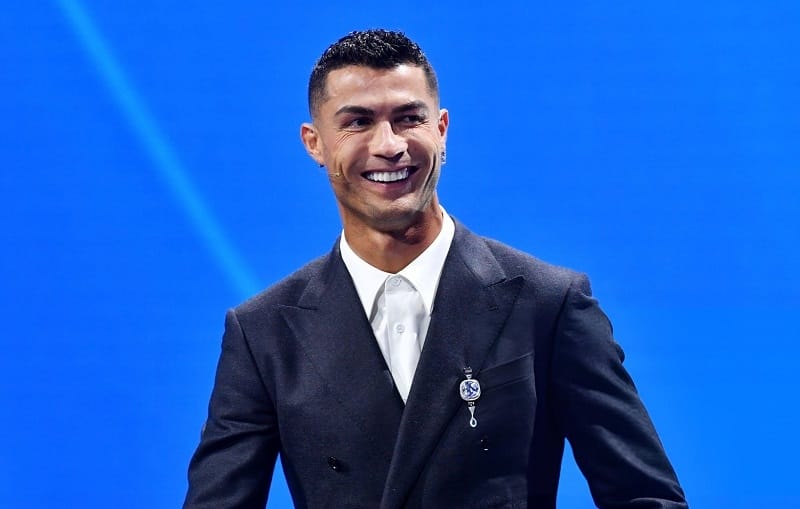 Ronaldo hiện có 899 bàn thắng.