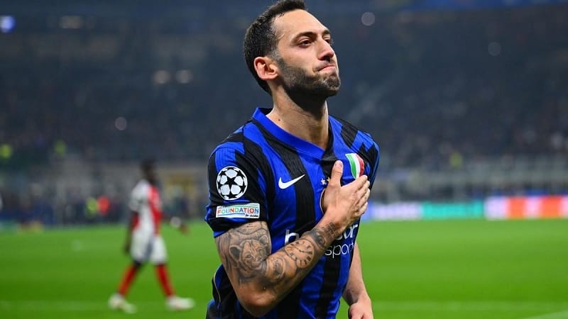 Calhanoglu mang về 3 điểm cho Inter trước Arsenal